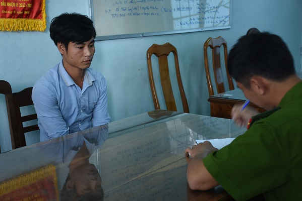  Đối tượng Phan Văn Hoàng tại cơ quan công an