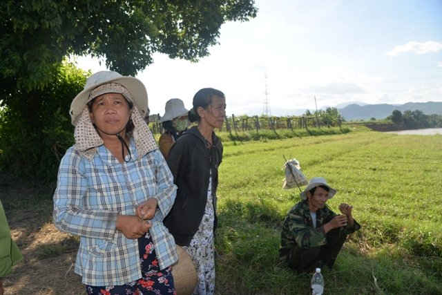 Lở bờ sông khiến người dân lâm vào cảnh mất đất canh tác