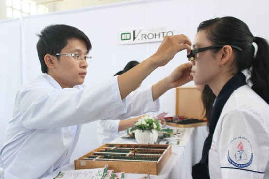 40.000 học sinh THPT trên toàn quốc sẽ được khám mắt miễn phí