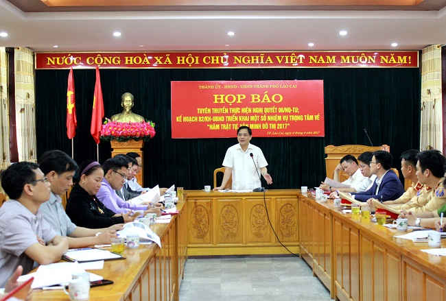 Quang cảnh buổi họp
