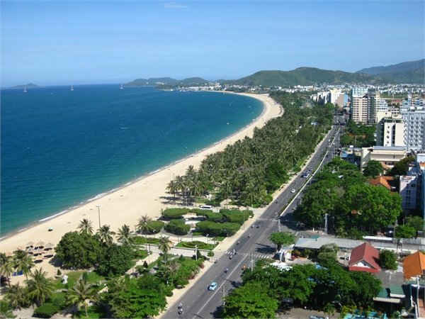 Việc xây dựng tuyến đường sát mép biển, ngoài việc không còn chỗ cho mảnh đất vàng có mặt tiền là “sông nước” chứ không phải mặt tiền “đường” thì nó còn phá đi một hệ sinh thái tồn tại tự nhiên bao đời nay