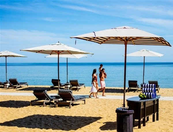 Người dân của Đà Nẵng cũng có quyền được hưởng thụ những tài nguyên sinh thái của thành phố như nhu cầu của khách du lịch, do đó, nếu Đà Nẵng có quá nhiều khu vực biệt lập cho du lịch ở các điểm đẹp nhất sẽ là không công bằng với người dân thành phố