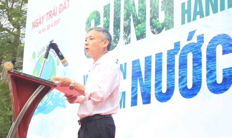 Ông Hoàng Quốc Lâm – Đại diện Tổng cục Môi trường, Bộ TN&MT kêu gọi cộng đồng cùng nhau góp công, góp sức tham gia tuyên truyền, giáo dục về bảo vệ môi trường, ứng phó với biến đổi khí hậu và bảo vệ nguồn nước. 