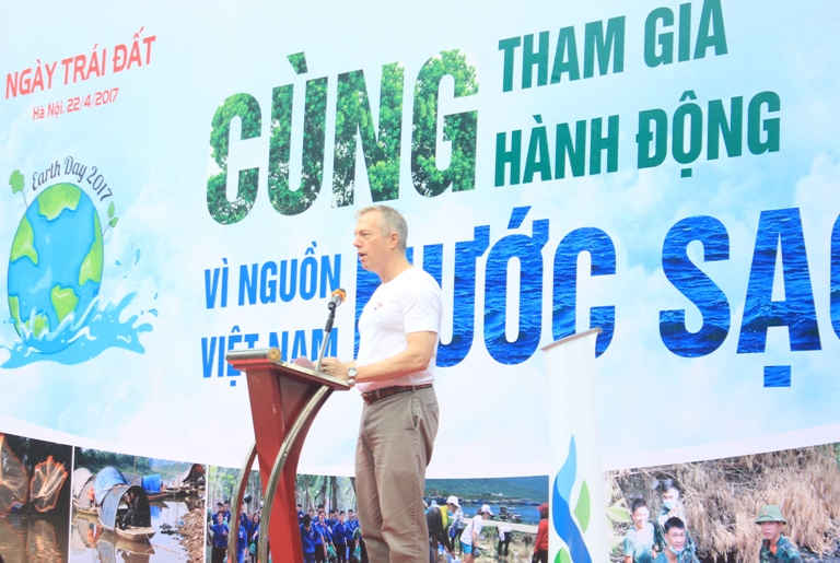 Ngài Đại sứ Ted Osius – Đại sứ quán Hoa Kỳ tại Việt Nam đồng hành cùng sự kiện Ngày Trái Đất 2017