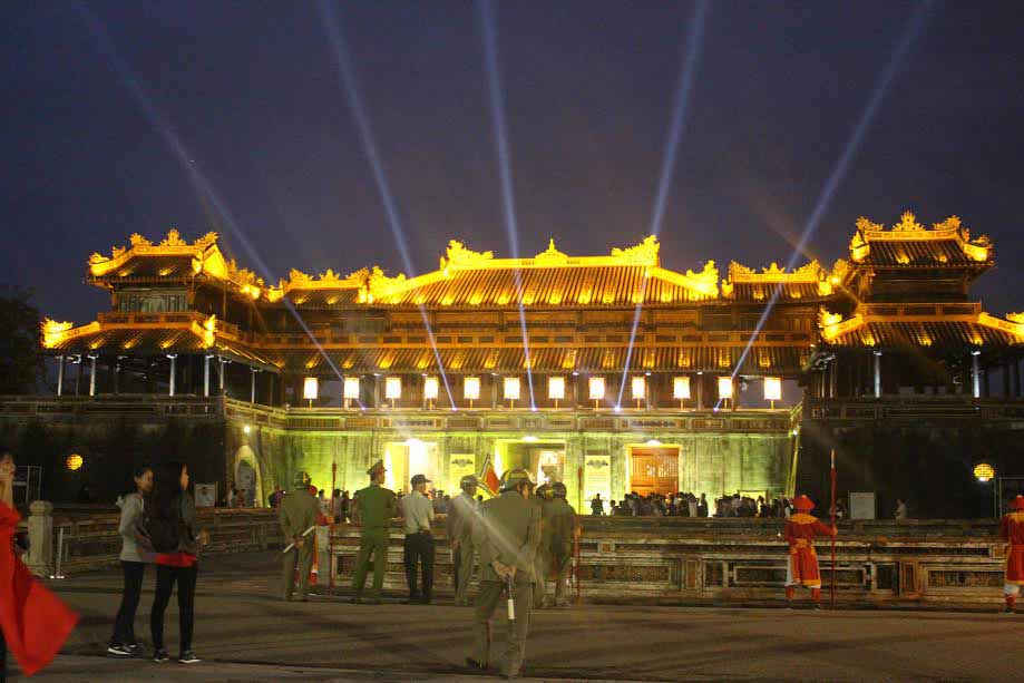 Đại nội Huế lung linh khi bắt đầu mở cửa về đêm