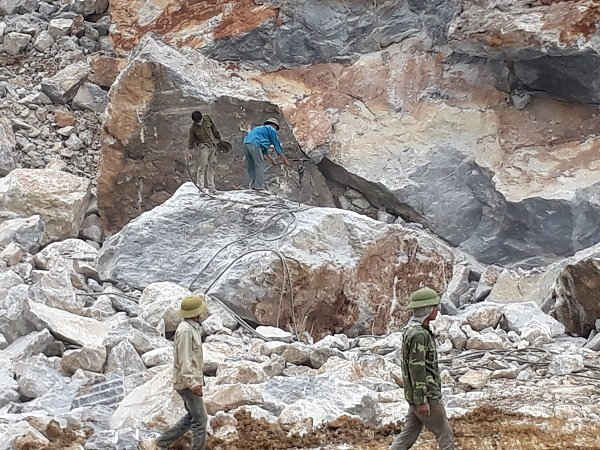 Công nhân làm việc trong môi trường không an toàn, thiếu bảo hộ lao động