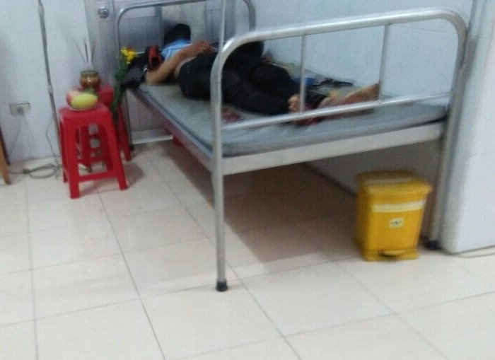 Nguyễn Văn Lượng được đưa đến trạm xá xã cấp cứu nhưng không qua khỏi.