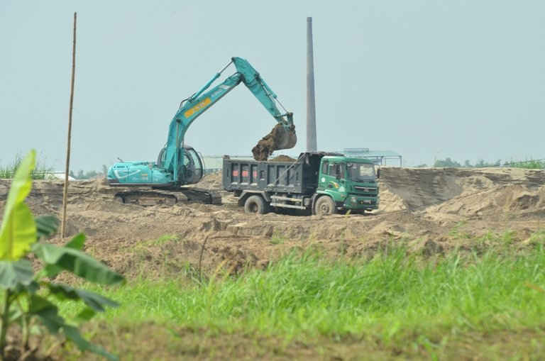 Nhu cầu sử dụng cát ngày càng cao. Ảnh: Hoàng Minh