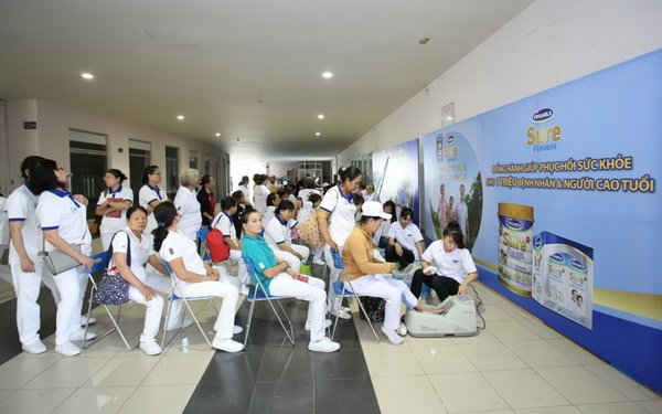 Hoạt động đo khám sức khỏe cho người cao tuổi tham gia chương trình được hưởng ứng nhiệt tình