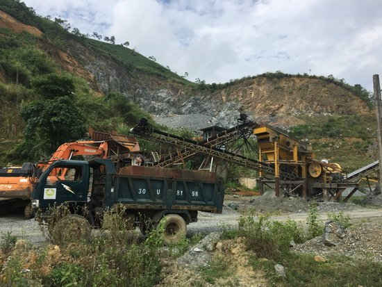 Khai trường khai thác đá của Công ty Giao thông 18