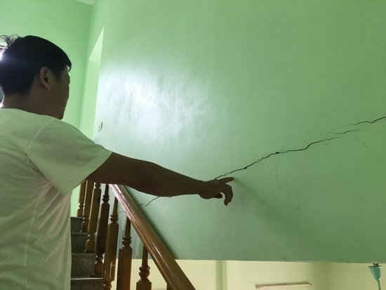 Tương nhà dân bị rạn nứt do nổ mìn khai thác đá