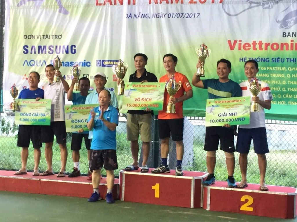 Trao giải thưởng nhất, nhì, ba cho 3 cặp đôi mạnh nhất giải. “Nhà vô địch” là cặp đôi Nguyễn Thành Kiên- Trưởng Đại diện Tập đoàn nội thất văn phòng The City tại Đà Nẵng và Phan Mạnh Tuệ- Công ty Lưới điện Cao thế miền Trung