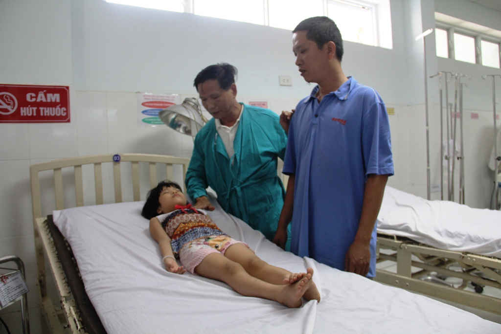 Sau khi gắp đồng xu ra, hiện sức khỏe cháu Vy đã ổn định