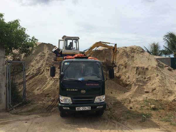 Mọi hoạt động tập kết, kinh doanh cát vẫn được diễn ra ngang nhiên