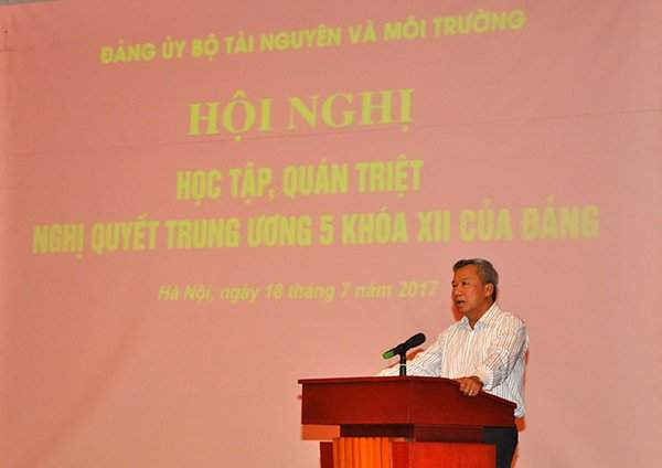 Tại Hội nghị, Tiến sỹ Trần Hồng Hà - Phó Bí thư Đảng ủy khối các cơ quan Trung ương đã truyền đạt những nội dung chính của Nghị quyết Hội nghị lần thứ 5 Ban Chấp hành Trung ương Đảng khóa XII tại Hội nghị sáng 18/7