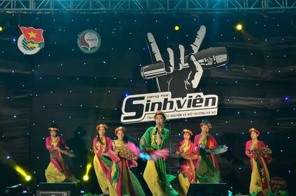 Nhà trường tổ chức nhiều hoạt động ngoại khóa cho sinh viên