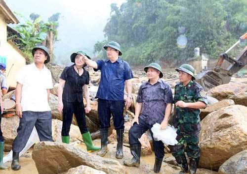 Phó Thủ tướng chỉ đạo khắc phục hậu quả trận lũ ở Mù Cang Chải