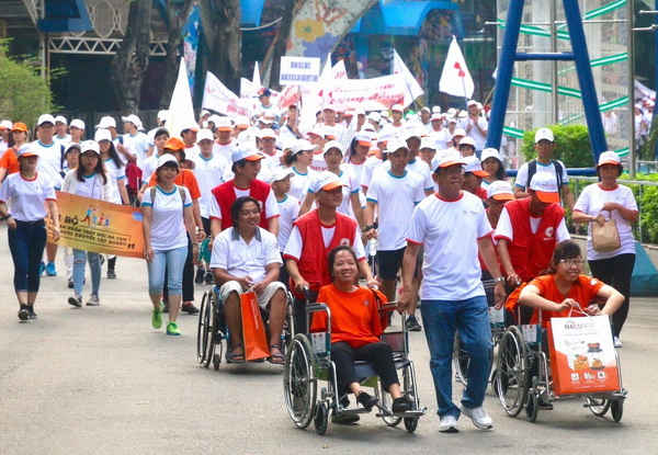 Hào hứng tham gia chương trình đi bộ