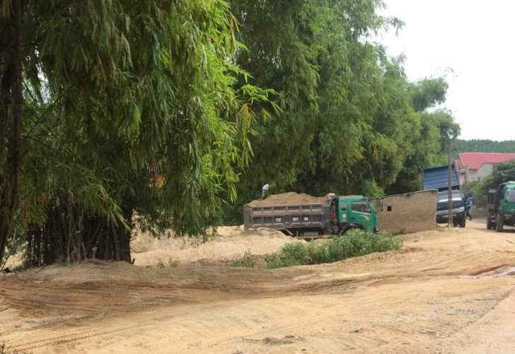 Hoạt động khai thác cát trái phép gây bức xúc trong dư luận