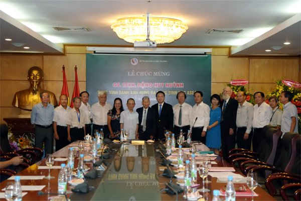 Lãnh đạo Bộ Tài nguyên và Môi trường chúc mừng giáo sư Đặng Huy Huỳnh