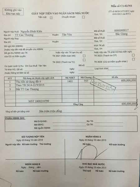 Con trai bà Ái là ông Nguyễn Đình Kiên đã nộp đủ tiền sử dụng đất nhưng lãnh đạo huyện Tân Yên từ chối cấp Giấy chứng nhận QSD đất vì mẹ ông này đi khiếu kiện vụ việc khác