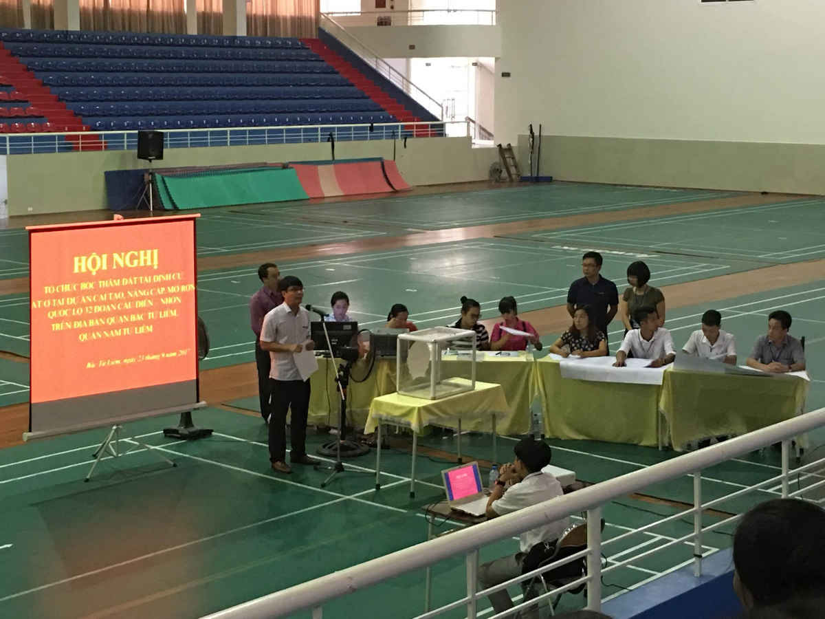 hội nghị bốc thăm đất tái định cư, đất ở mới tại dự án Cải tạo, nâng cấp, mở rộng Quốc lộ 32 đoạn Cầu Diễn - Nhổn trên địa bàn quận Bắc Từ Liêm và quận Nam Từ Liêm và quận Nam từ Liêm.