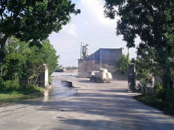Cảng thủy nội địa trên sông Hoàng Long của Tập đoàn Vissai, xây dựng các hạng mục công trình khi mới có văn bản thỏa thuận của Bộ Nông nghiệp và PTNN, chưa có cấp phép của UBND tỉnh