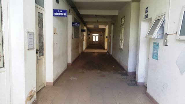 Hành lang bẩn thỉu hôi hám