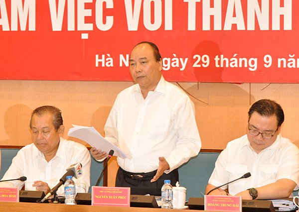Thủ tướng Chính phủ Nguyễn Xuân Phúc phát biểu tại buổi làm việc của Thường trực Chính phủ với lãnh đạo Hà Nội sáng 29/9 