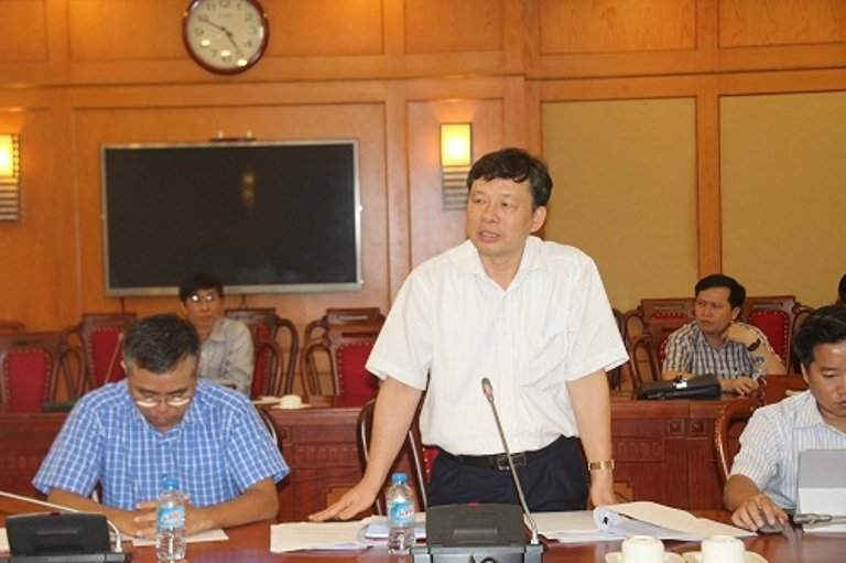 Ông Vũ Đình Hậu cho biết vật liệu thay thế amiăng trắng rất đắt.