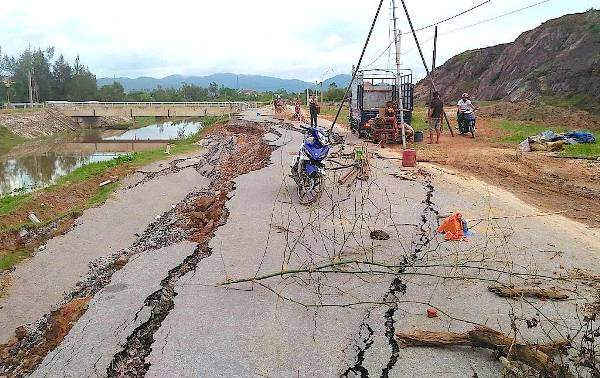 Người dân không thể lưu thông trên tuyến đường này
