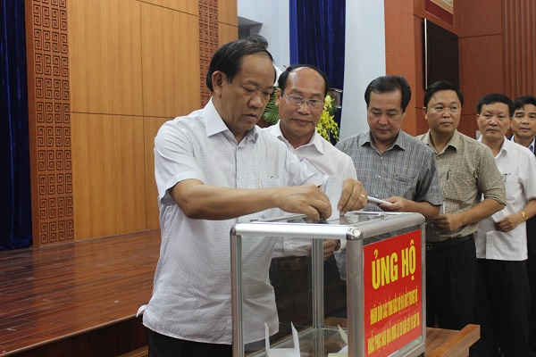 Lãnh đạo tỉnh Quảng Nam hưởng ứng ủng hộ đồng bào các tỉnh phía Bắc bộ và Bắc Trung bộ bị thiệt hại sau mưa bão ngay sau lễ phát động