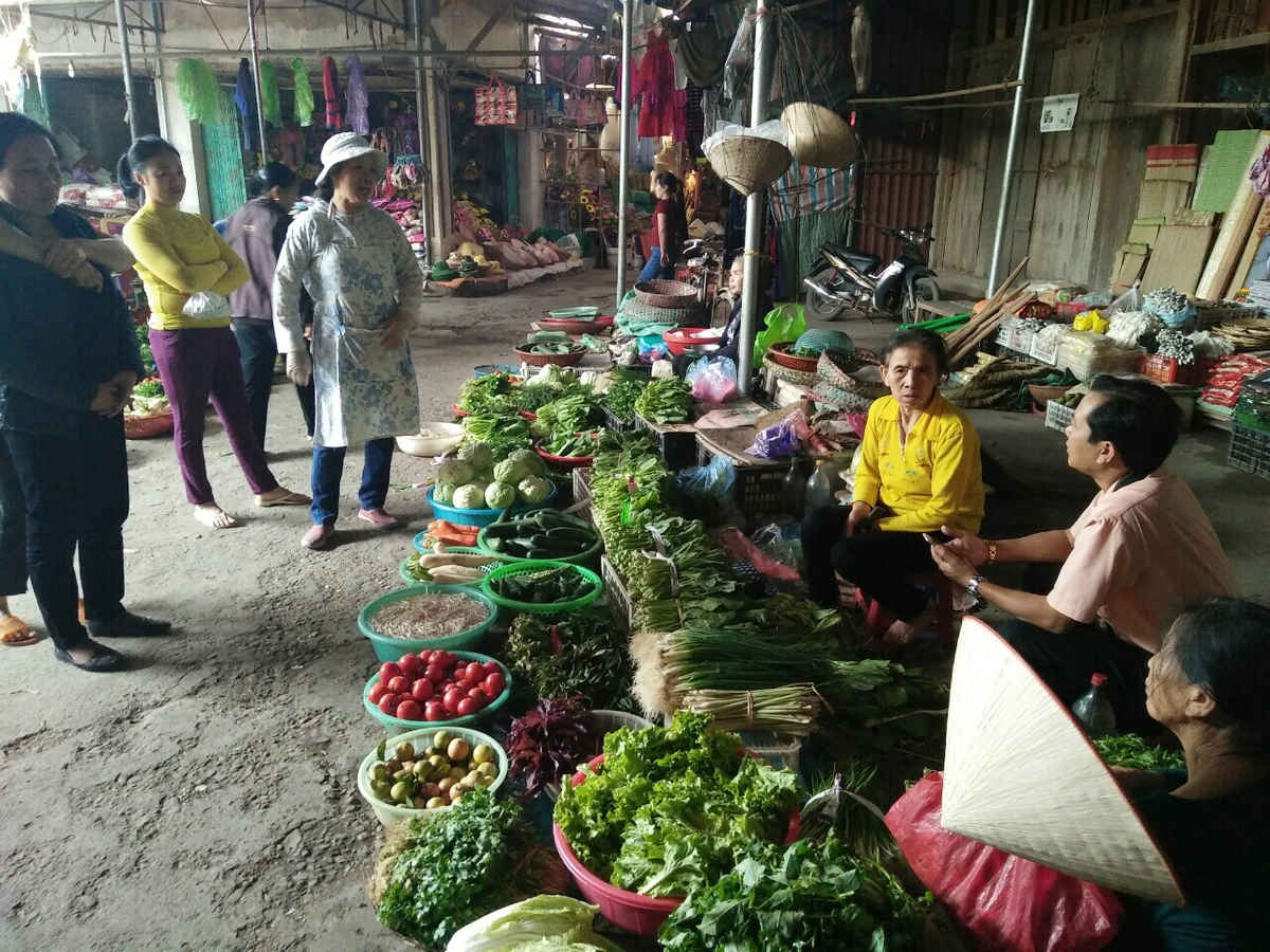 Đông đảo tiểu thương phản ánh những bức xúc, tố cáo sự chèn ém, thu tiền có biên lai của cán bộ bộ Ban quản lý chợ Đại Từ 