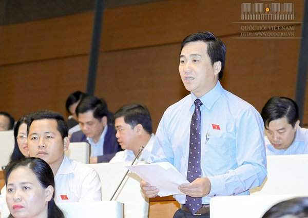 ĐBQH Dương Minh Tuấn - Phó trưởng Đoàn ĐBQH tỉnh Bà Rịa - Vũng Tàu  phát biểu tại Hội trướng sáng 2/11. Ảnh: quochoi.vn