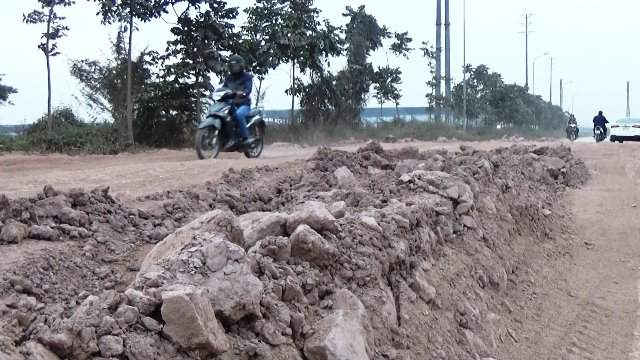 Chất lượng đường gom xuống cấp thảm hại