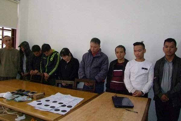 Các đối tượng và tang vật vụ án. Ảnh: Công an cung cấp.