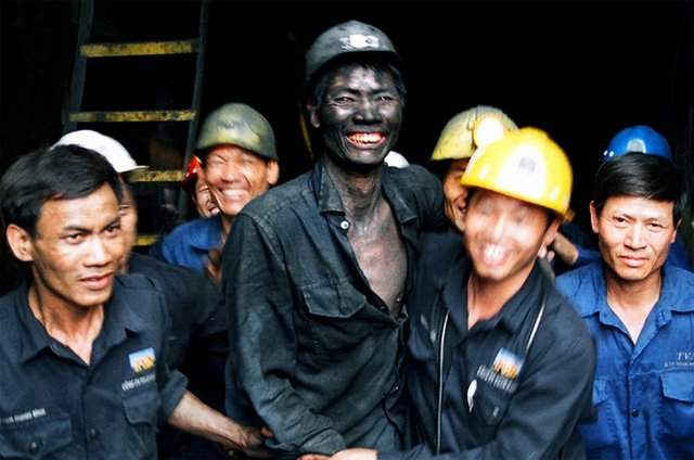 Nghệ sĩ nhiếp ảnh Phạm Mạnh Hùng cùng tác phẩm 