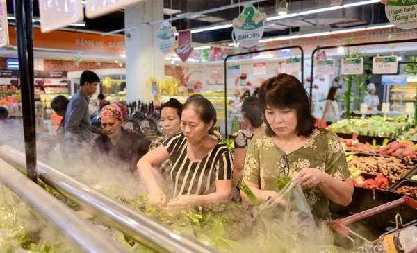 Rau sạch VinEco phân phối độc quyền tại VinMart&VinMart+ là sự lựa chọn hàng đầu của các người nội trợ