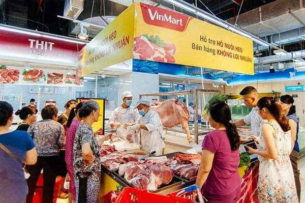 Nhân viên VinMart & VinMart + phục vụ tận tâm và tư vấn tận tình vì lợi ích của khách hàng