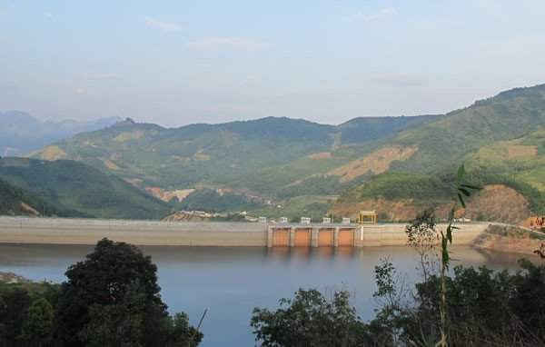 Phó Chủ tịch Đặng Văn Minh yêu cầu chủ đầu tư dự án thủy điện Đăkđrinh chuyển trả tiền nợ bồi thường cho người dân