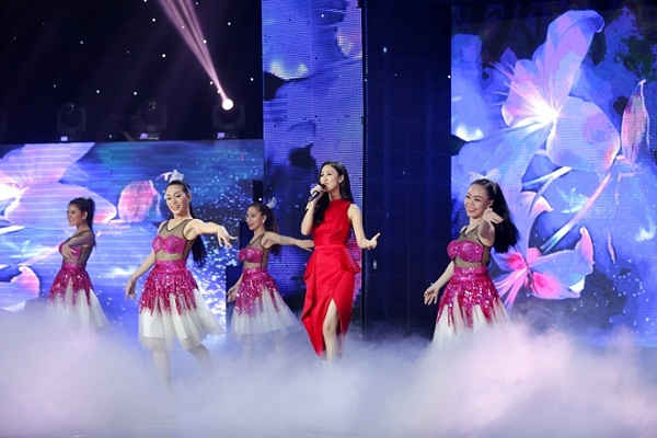Phần biểu diễn của Hà Thu – Quán quân Tình Bolero 2017.