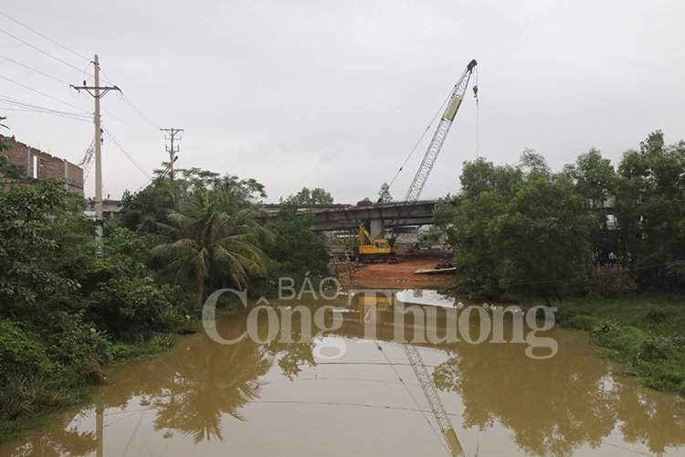 Kênh nhà Lê đang bị nắn dòng do các công trình xây dựng
