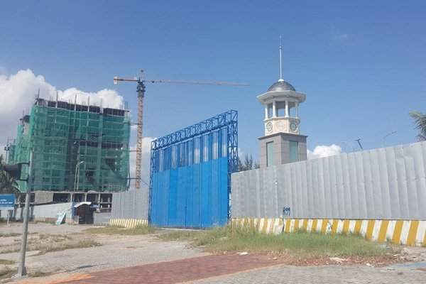 Nhiều dự án đầu tư xây dựng tại TP.Đà Nẵng bị Thanh tra Chính phủ kết luật có sai phạm, buột khắc phục, nộp tiền lại cho ngân sách từ năm 2013, đến nay vẫn chưa thực hiện, nhưng vẫn xây dựng. Ảnh: THANH HẢI