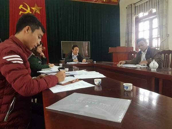 PV Báo Tài nguyên và Môi trường tại buổi làm việc với đại diện UBND xã Tiên Tiến.