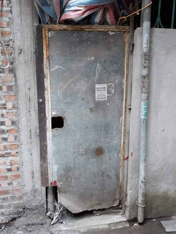 Ông Đỗ Việt Hồng vẫn quả quyết gia đình ông Lê Xuân Hồng xây dựng nhà sai phép nên cửa ngõ sau mới bị bịt kín,