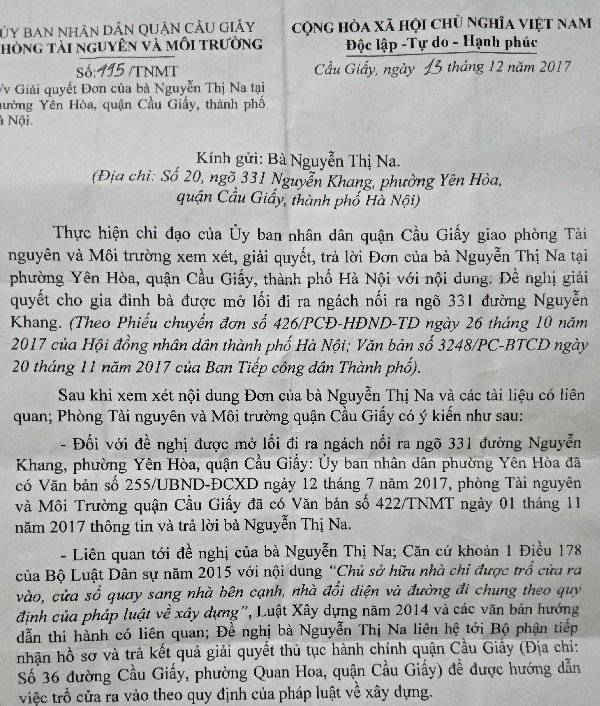 Hà Nội: Quận Cầu Giấy phản hồi vụ dân “cõng” đơn đi xin mở cửa ra ngõ chung.