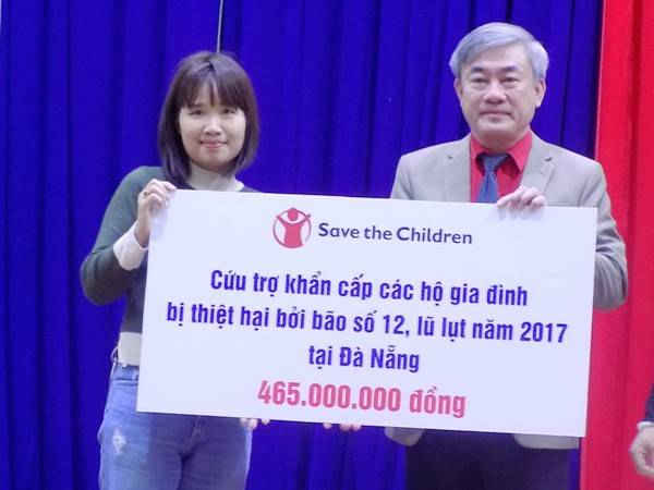 Hội chữ thập đỏ Đà Nẵng trao 465 triệu đồng cho người dân bị ảnh hưởng lũ lụt