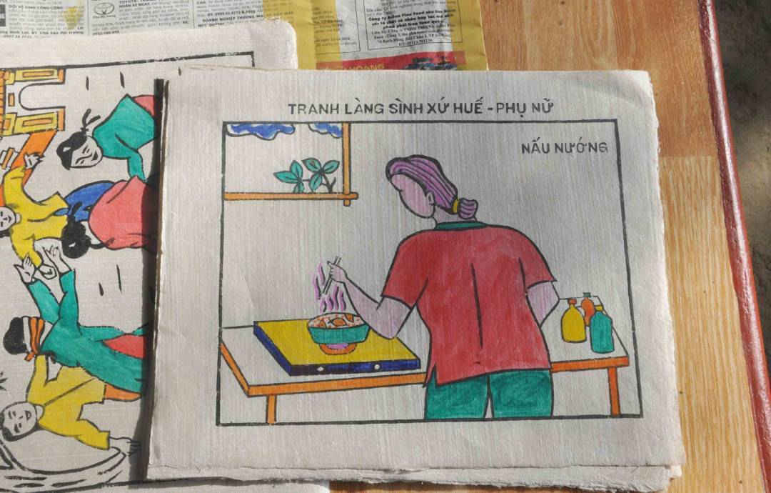 Một bức tranh nói về người phụ nữ đang vào bếp