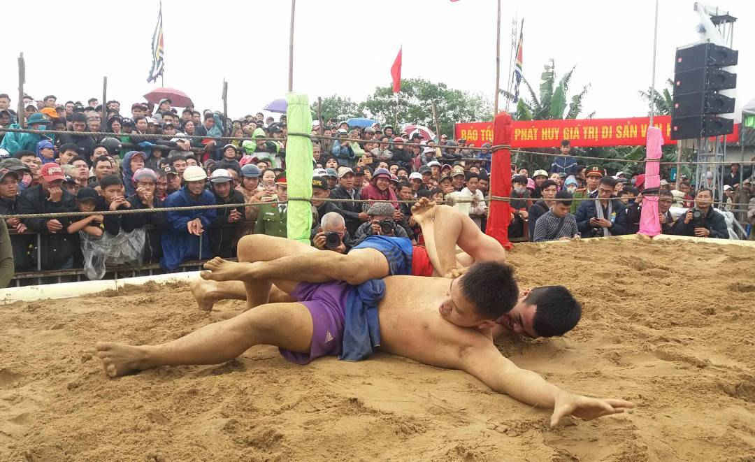 Rất gay cấn và quyết liệt
