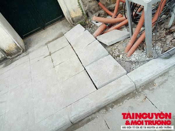 Nhiều Chủ tịch quận, Giám đốc Ban QLDA Đầu tư xây dựng các quận phải chịu trách nhiệm về những tồn tại trong các dự án lát đá vỉa hè.